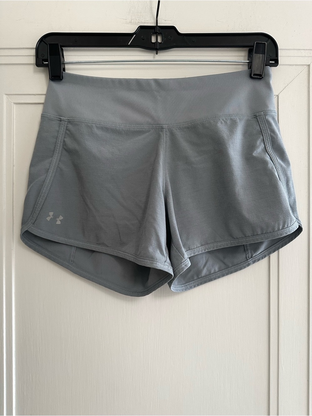 Under Armour Light Gray Women's Athletic Shorts - XS